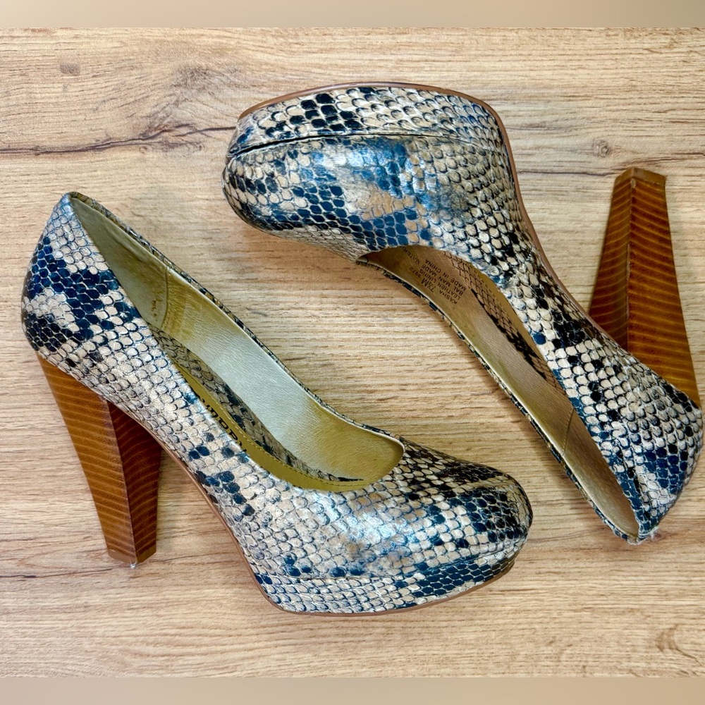 Chinese Laundry Snakeskin Patterned Platform Heels 7.5